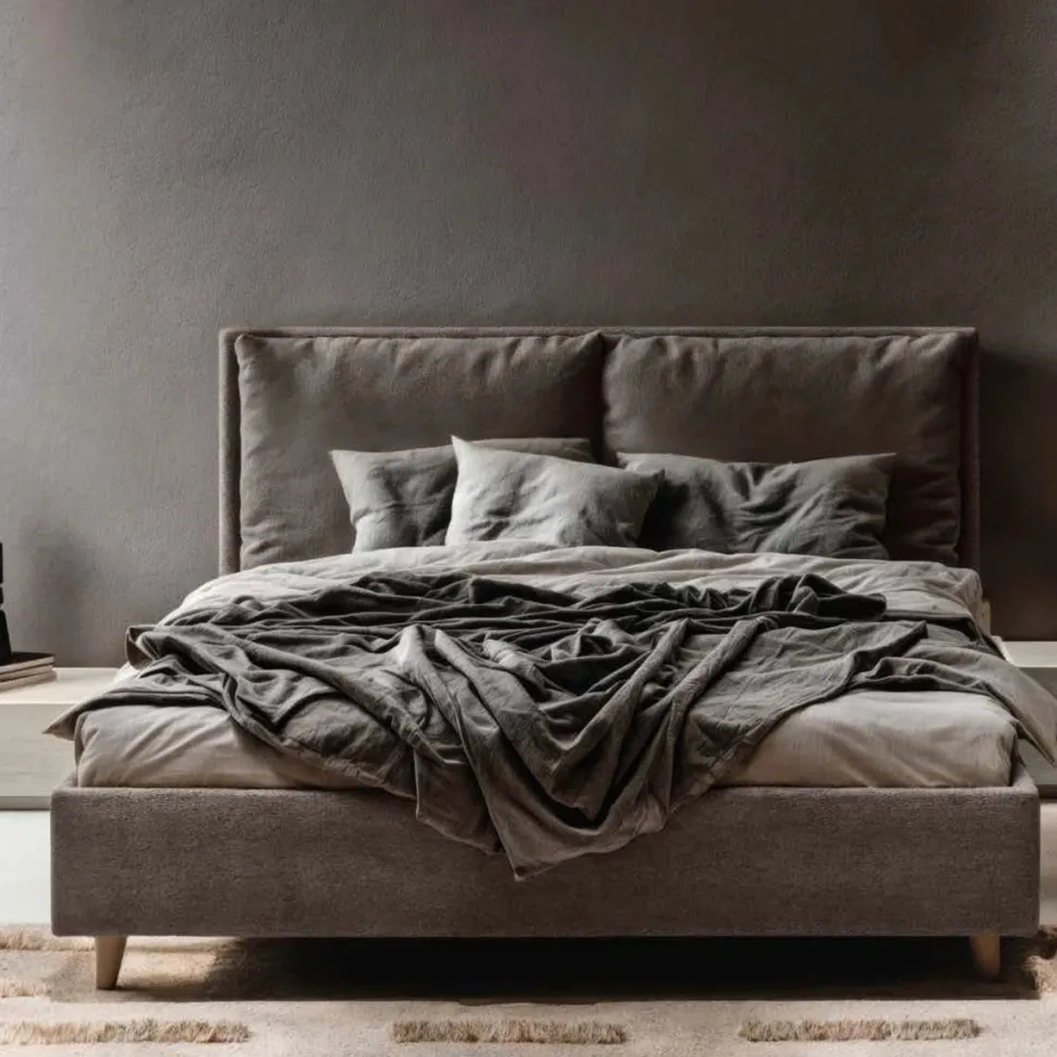 Letto matrimoniale imbottito Stone Soft con testiera maxi cuscini disponibile in vari colori