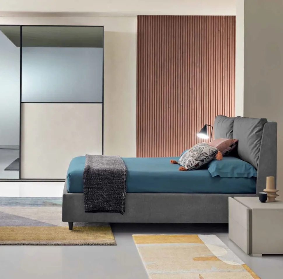 Letto matrimoniale imbottito Ian linea Domino disponibile in 3 colori