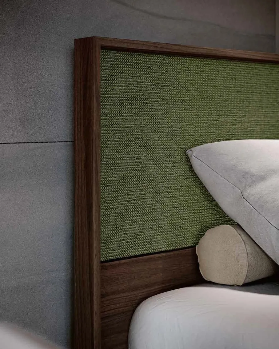Letto matrimoniale in legno finitura Noce Moro con inserto in tessuto disponibile in vari colori
