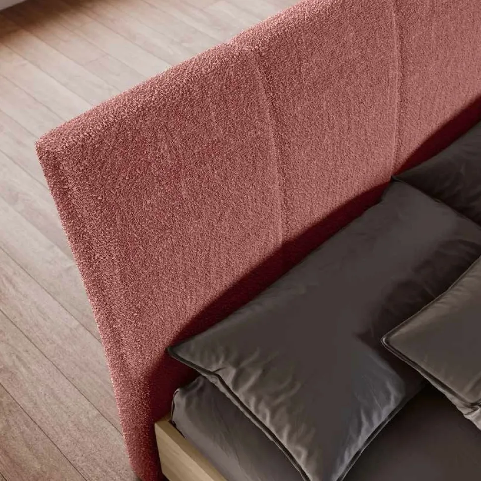 Letto matrimoniale in legno Rovere Nordico con testiera imbottita in tessuto Rosso disponibile in vari colori