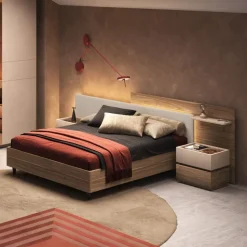 Letto matrimoniale moderno con Testiera Sfalsata in Legno e Tessuto