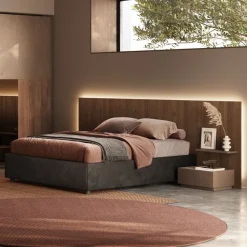 Letto matrimoniale moderno con testiera Noce Caramello Cannettata e Giroletto imbottito