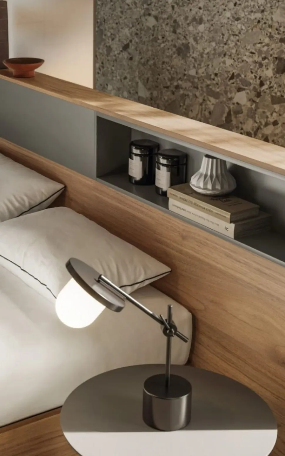 Letto matrimoniale moderno con testiera con vani contenitore disponibile in vari colori