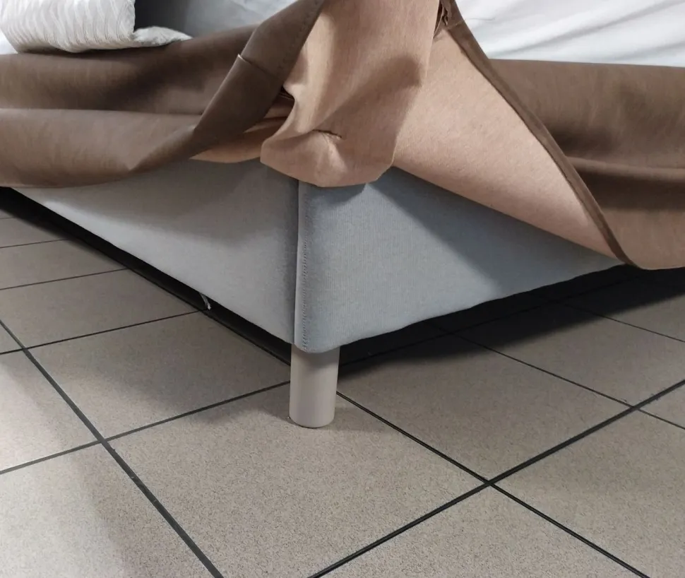 Letto matrimoniale Rafael linea Chérie disponibile in 6 colori