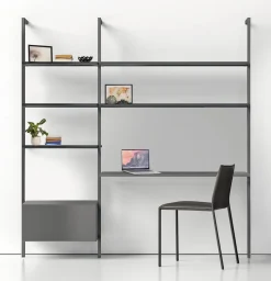 Libreria con palo in alluminio, mensole pensili e scrivania personalizzabile