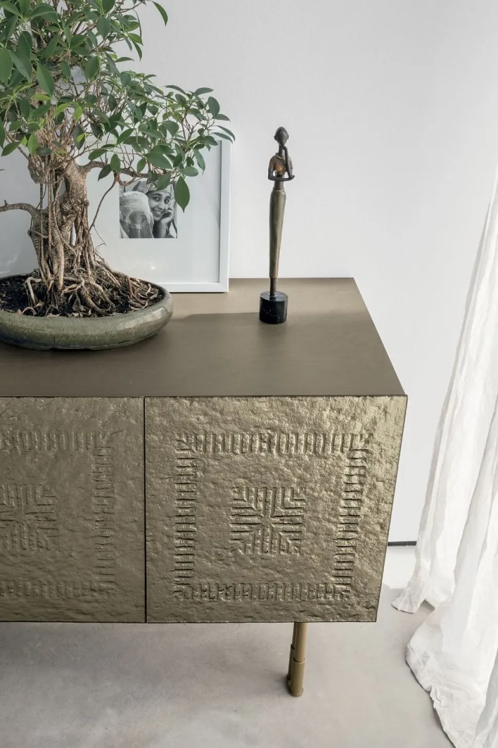 Madia 4 ante con piedini Artemide disponibile in vari colori