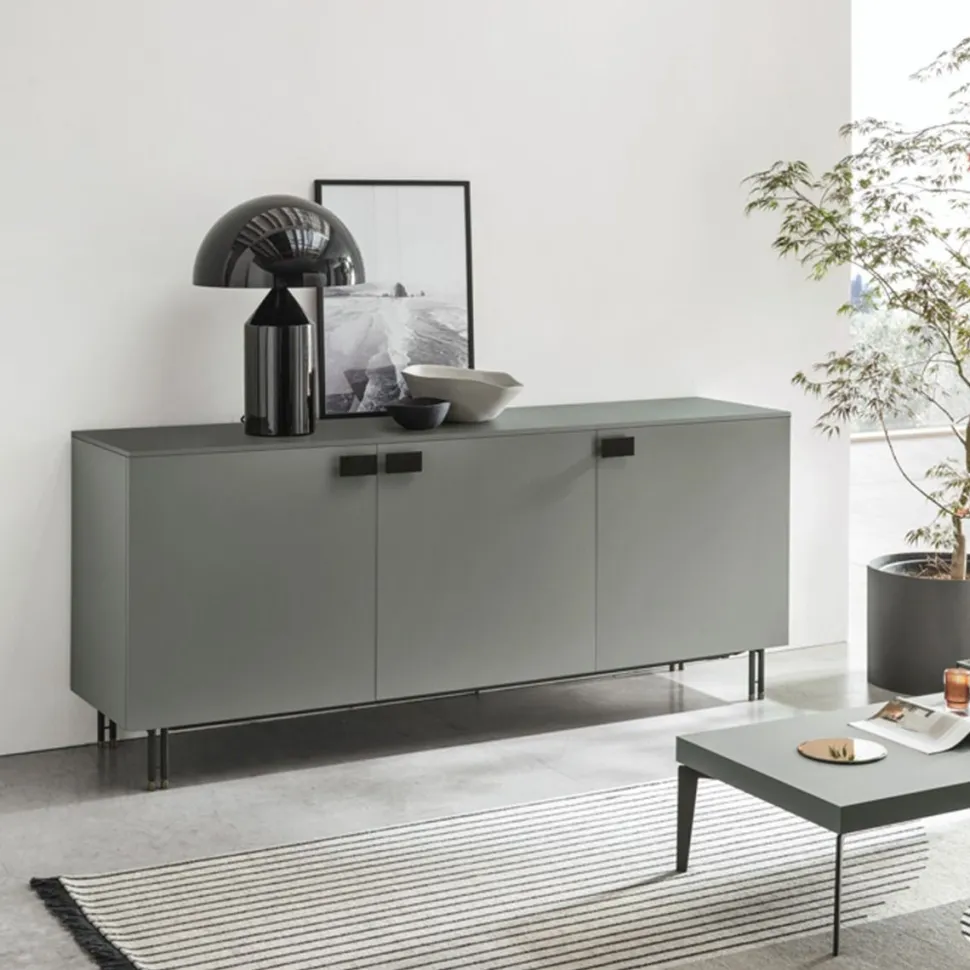 Madia 3 ante con piedini in metallo Prometeo linea Nais disponibile in 8 misure e vari colori