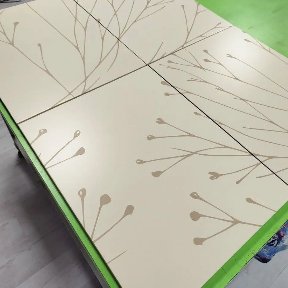 Madia 4 ante Creta opaco e Cenere Wood con fiori serigrafati modello SKYLINE