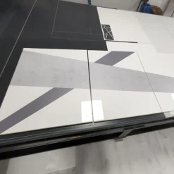 Madia 4 ante linea Sax in finitura Bianco Lucido con serigrafia cemento