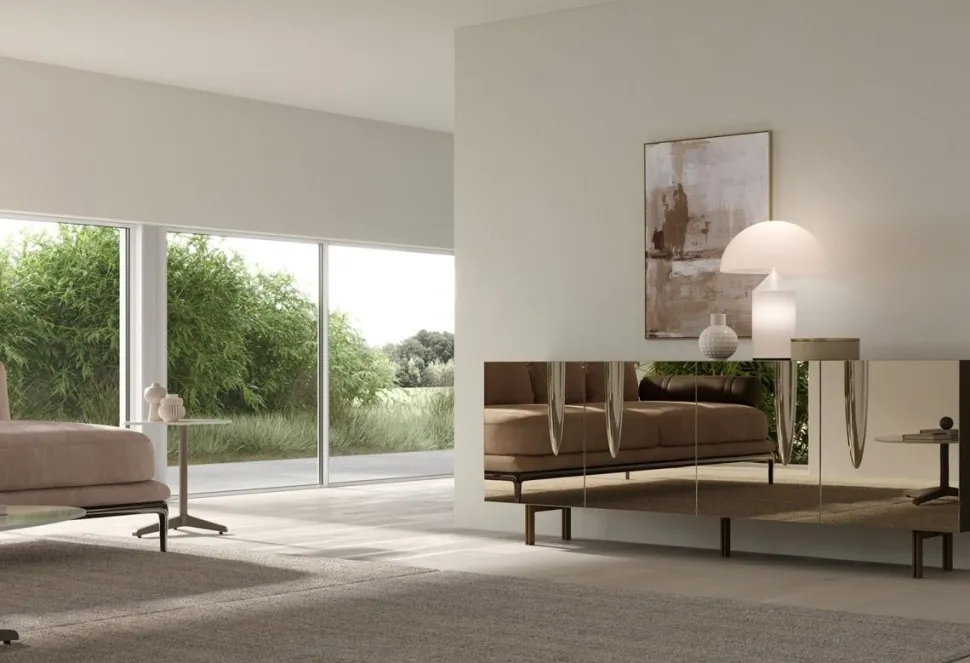 Madia con piedini e 4 ante in vetro specchio curvato Aura disponibile in vari colori