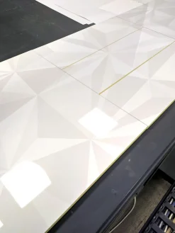 Madia linea Basic con 2 ante e 3 cassetti in finitura Bianco laccato lucido grafica PRISMA