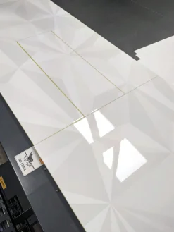 Madia linea Basic con 2 ante e 3 cassetti in finitura Bianco laccato lucido grafica PRISMA
