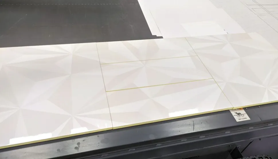 Madia linea Basic con 2 ante e 3 cassetti in finitura Bianco laccato lucido grafica PRISMA
