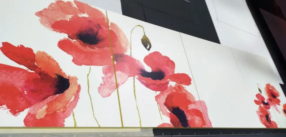 Madia SKYLINE 4 ante bianco opaco e struttura nuvola con fiori serigrafati