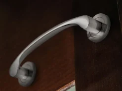 Maniglie curve con rosette di diametro 50 mm per porte scorrevoli