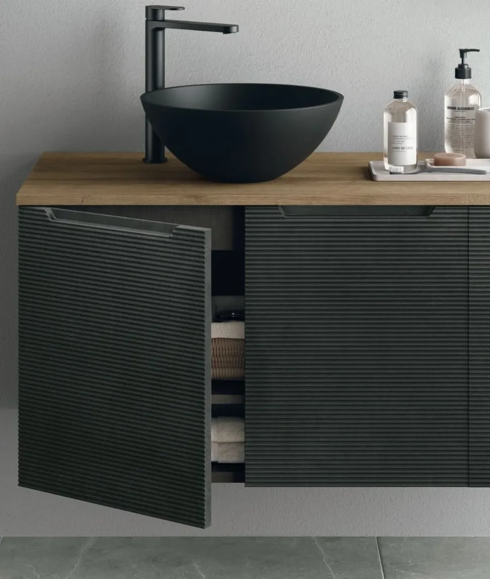 Mobile Bagno sospeso 3 ante con frontali rigati e presa maniglia integrata Rigo disponibile in 5 colori