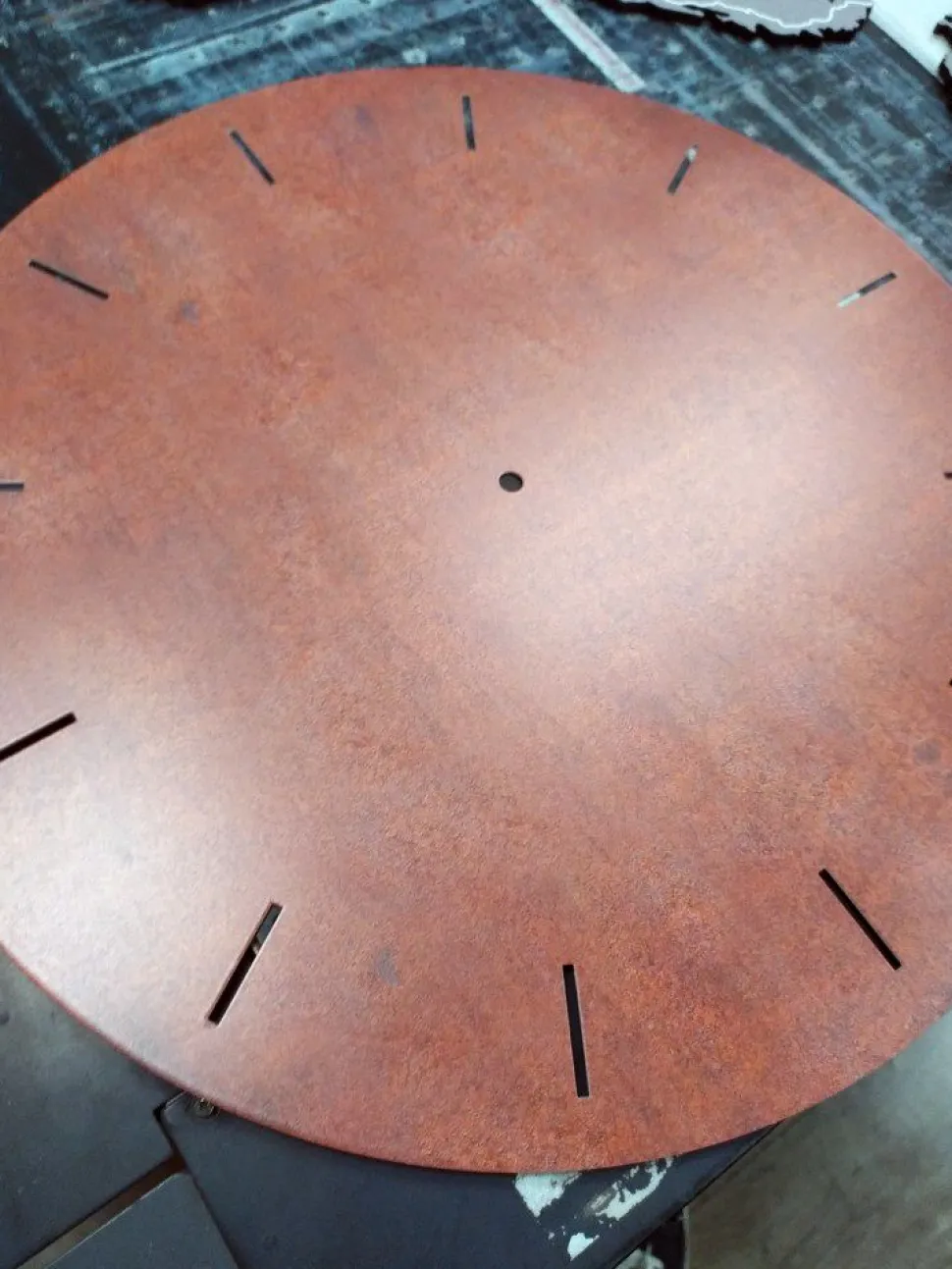 Orologio in ferro rotondo finitura corten