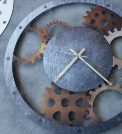 Orologio in ferro rustico