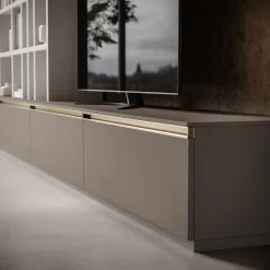 Parete attrezzata con maniglia a gola Caster linea Contact disponibile in 30 colori