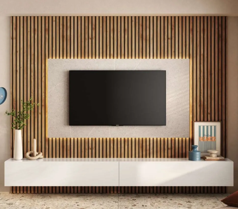 Parete attrezzata sospesa con pannello porta tv e boiserie cannetta in Bianco lucido ed effetto Pietra