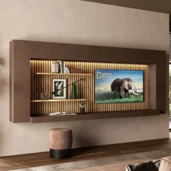Parete attrezzata sospesa con boiserie con mensole e pensili sospesi in Bronzo e Cadiz cannettato
