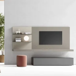 Parete attrezzata sospesa Plan con pannello porta TV disponibile in vari colori