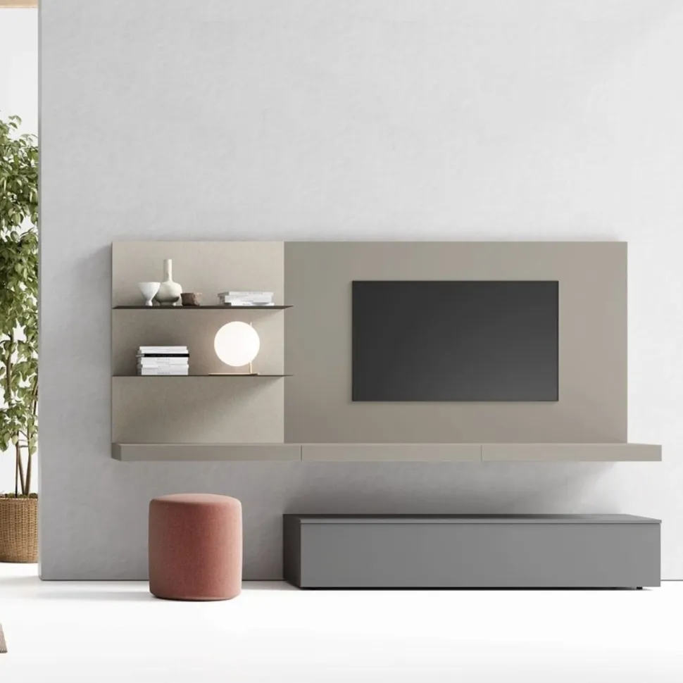 Parete attrezzata sospesa Plan con pannello porta TV disponibile in vari colori