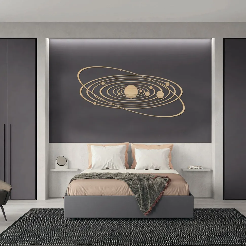 Planetario in legno traforato, finitura legno chiaro