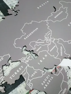 Planisfero da parete in tre misure grigio con scritte