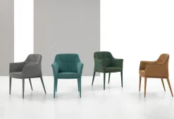 Poltroncina imbottita interamente rivestita in microfibra Dallas disponibile in 4 colori