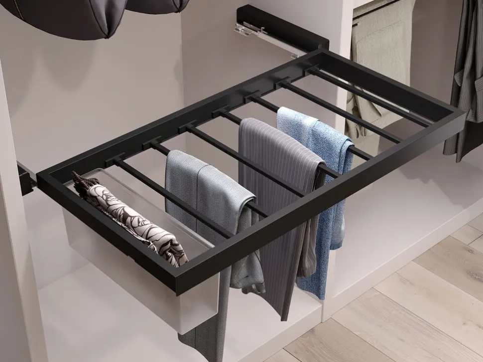 Portapantaloni regolabile con telaio di scorrimento per armadi disponibile in 2 colori e 3 misure