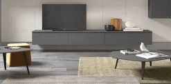 Porta tv sospeso con maniglia a gola in 20 colorazioni e 11 larghezze