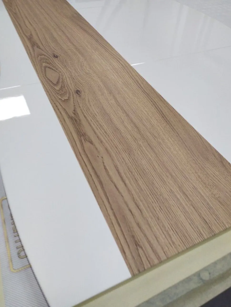 Scarpiera Moderna Mia 3 Ante in Bianco Lucido - Serigrafia Effetto Legno e Grafiche su Misura