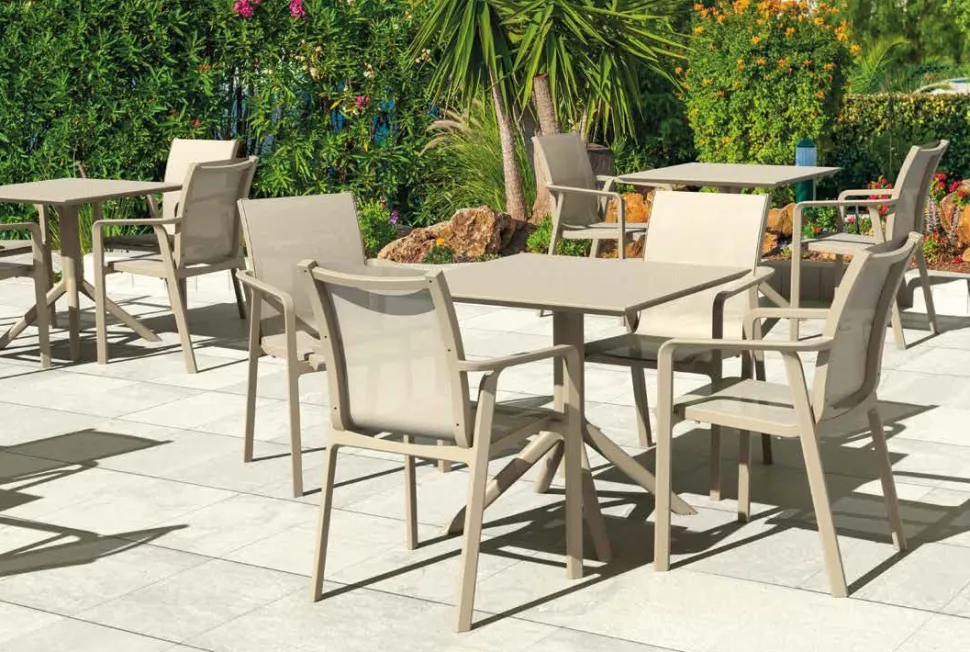 Sedia Atlantica disponibile in 3 colori