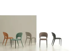 Sedia con seduta imbottita e rivestita in tessuto Fusion disponibile in 6 colori