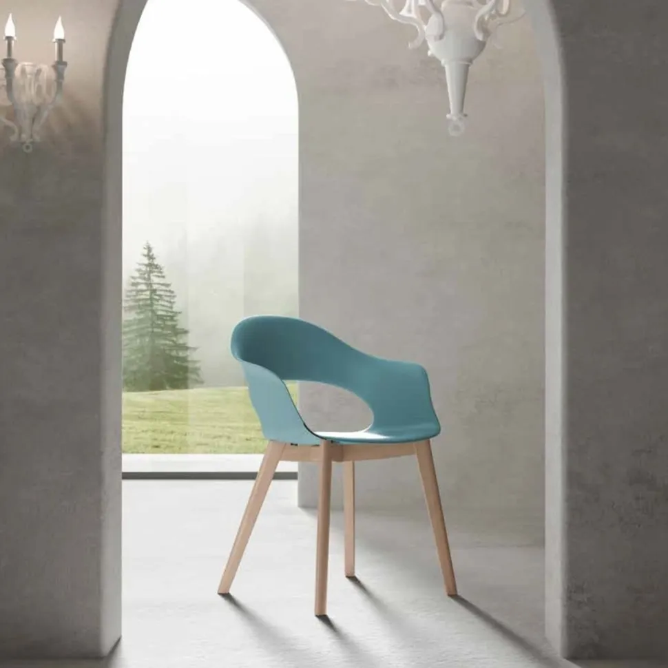 Sedia con struttura in legno e seduta in tecnopolimero Levante