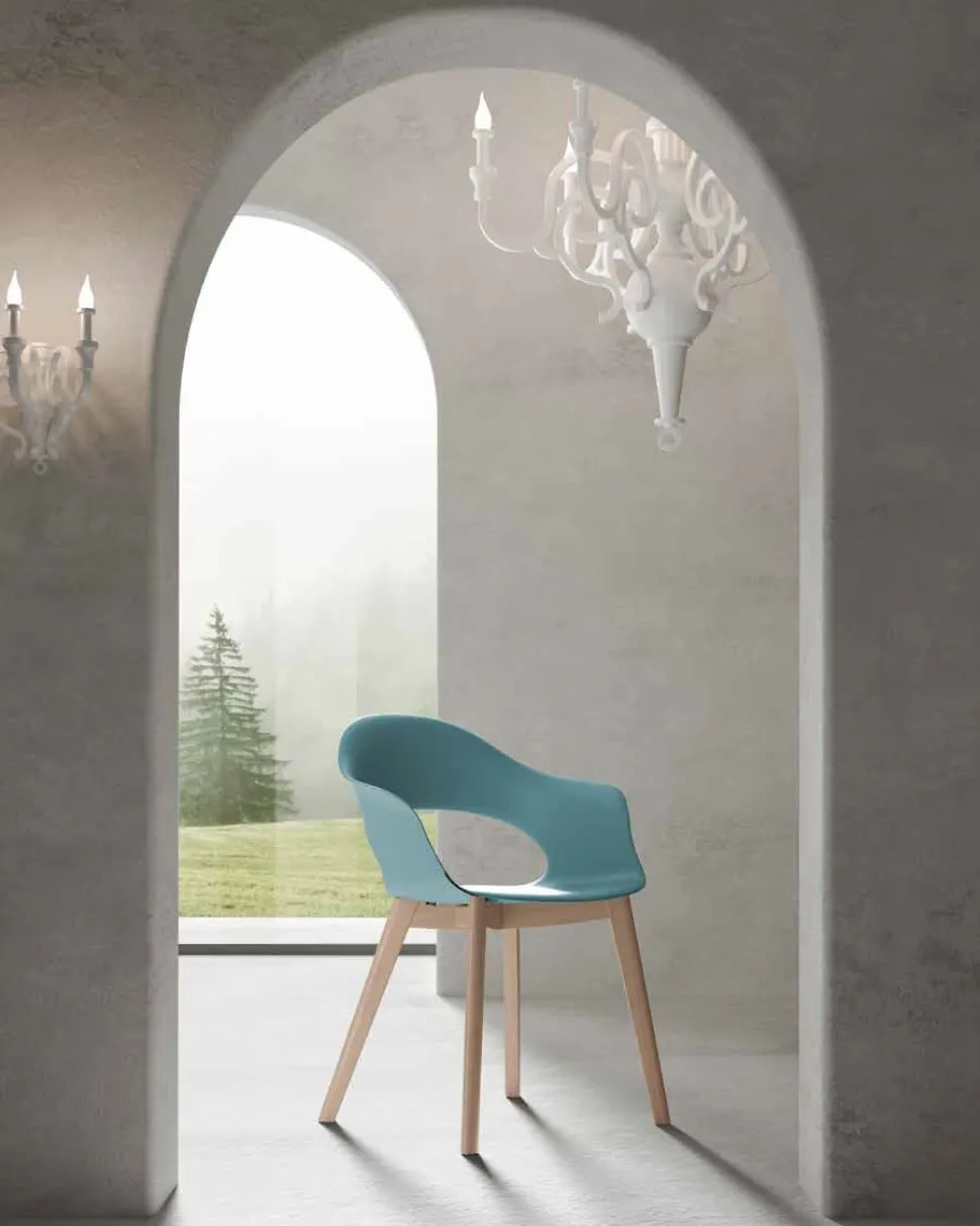 Sedia con struttura in legno e seduta in tecnopolimero Levante