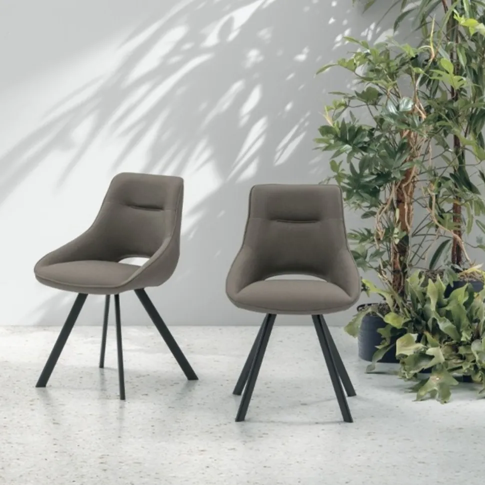 Sedia imbottita e rivestita in tessuto Kudo disponibile in 6 colori