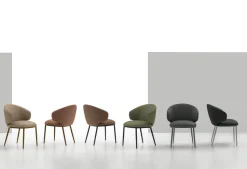 Sedia imbottita e rivestita in tessuto Candy disponibile in 8 colori