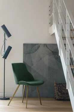 Sedia imbottita e rivestita in tessuto Brasilia disponibile in 8 colori