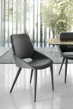 Sedia interamente rivestita in tessuto Portland disponibile in 6 colori
