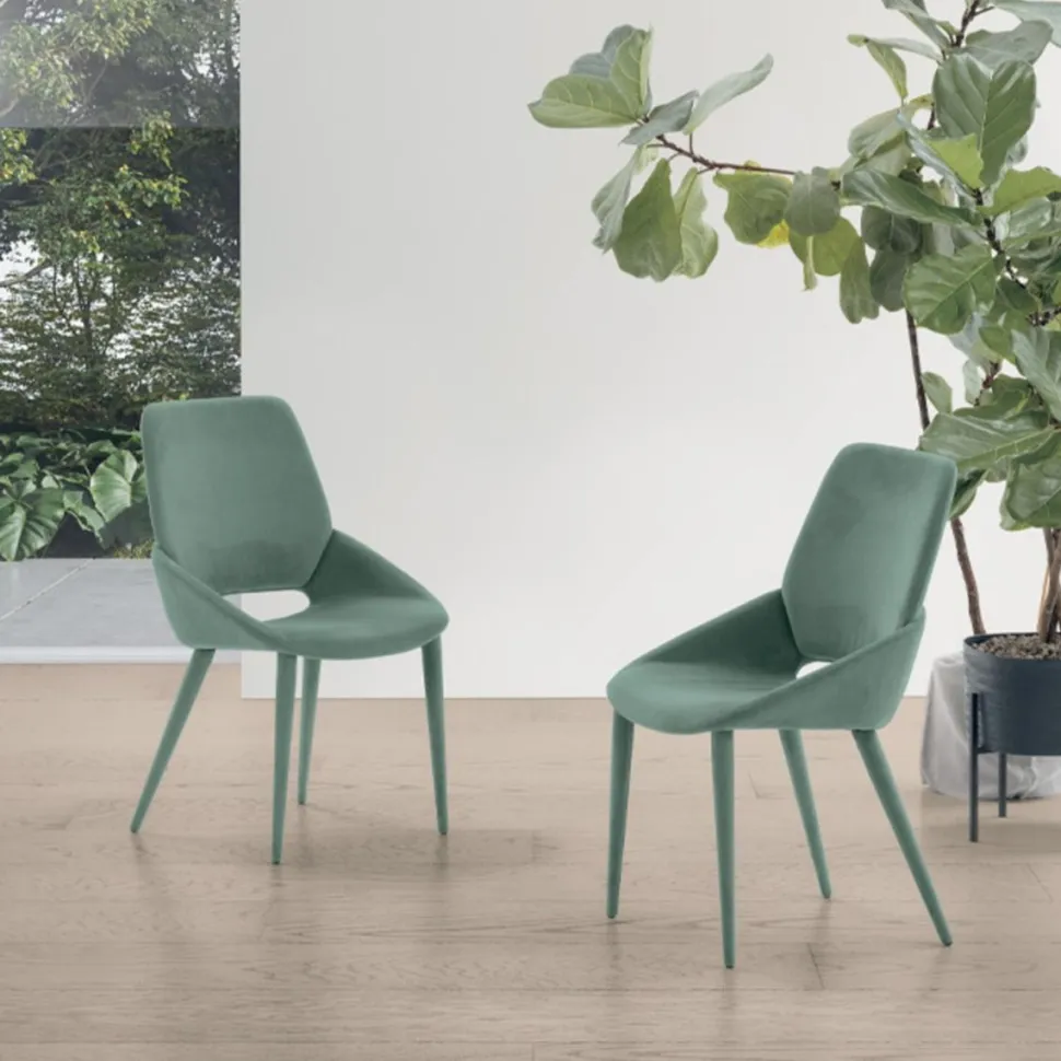 Sedia interamente rivestita in tessuto Portland disponibile in 6 colori