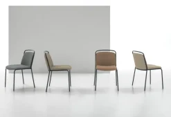 Sedia moderna imbottita e rivestita in tessuto Yoko disponibile in 6 colori