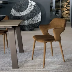 Sedia moderna imbottita e rivestita interamente in microfibra Seattle disponibile in 4 colori