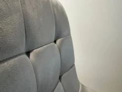 Sedia rivestita in tessuto velluto Grigio Titanio modello Tris