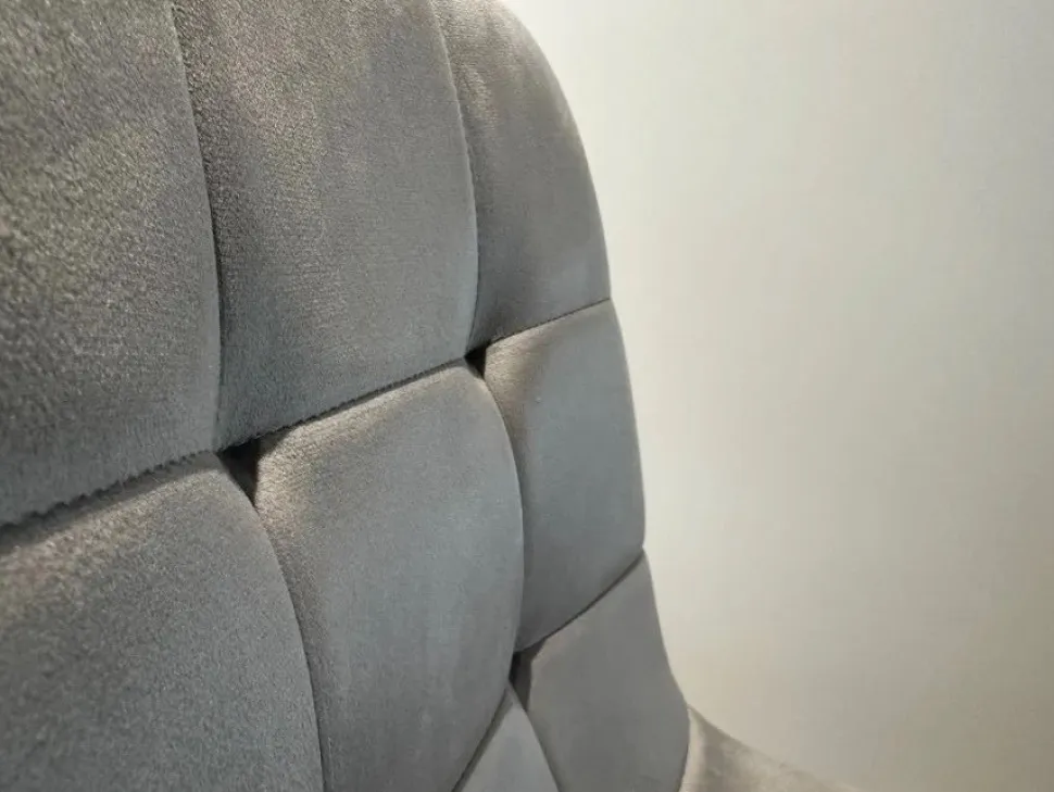 Sedia rivestita in tessuto velluto Grigio Titanio modello Tris
