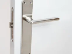 Set di maniglie per porte interne Perth con piastre 43x250 mm in Alluminio e Zama