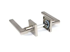 Set di maniglie per porte interne Perth con rosetta 50x50 in Alluminio e Zama