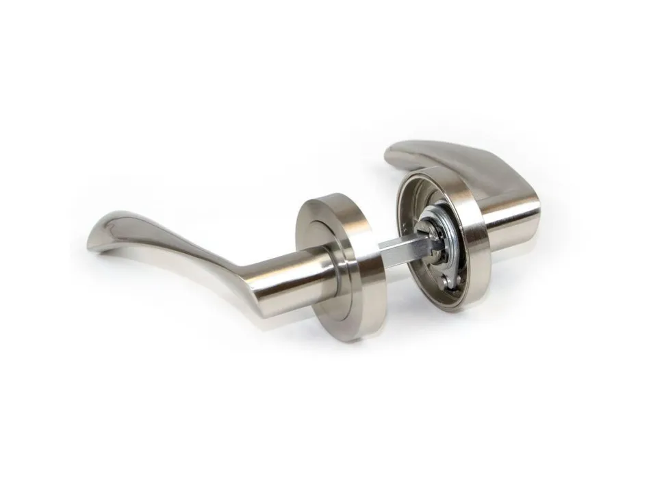 Set di maniglie per porte interne Twist con rosetta D.50mm in Alluminio colore Nichelado satinato