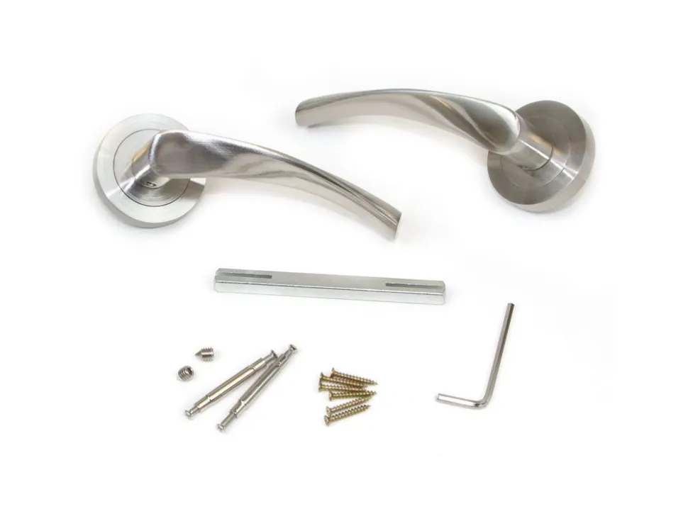 Set di maniglie per porte interne Twist con rosetta D.50mm in Alluminio colore Nichelado satinato